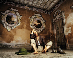 Patti Smith a Villa Arconati fotografata da Guido Harari nel 1996.